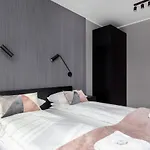 Modern Center By Renters Apartment