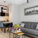 Modern Center By Renters Apartment