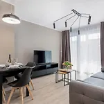 Modern Center By Renters Apartment