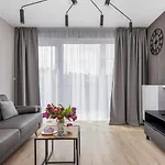 Modern Center By Renters Apartment
