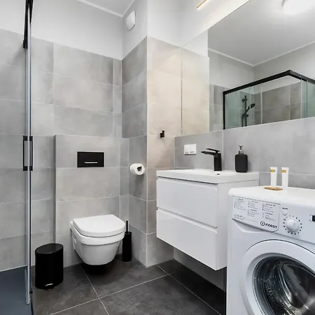 Modern Center By Renters * Posen