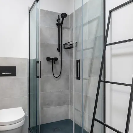 Modern Center By Renters شقة