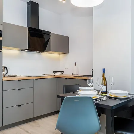 Modern Center By Renters شقة